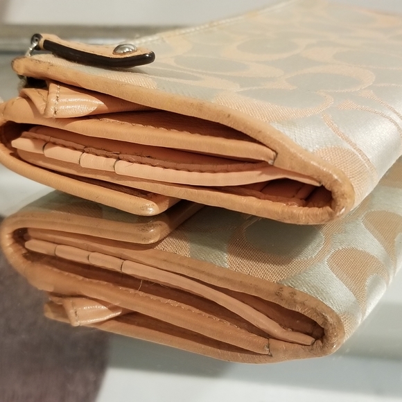COACH Peach Wallet (FLAWED) - Picture 4 of 6